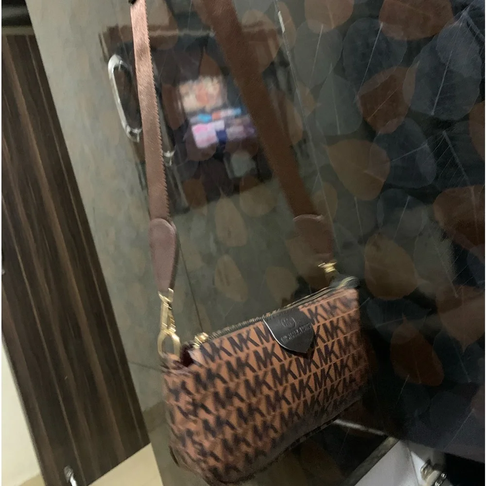 Michael Kors Cross Body Bag🫶🏻🟤🤎 - Picture 5 of 5